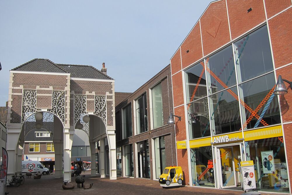 Winkelpassage met historische gevel in het centrum van Veenendaal